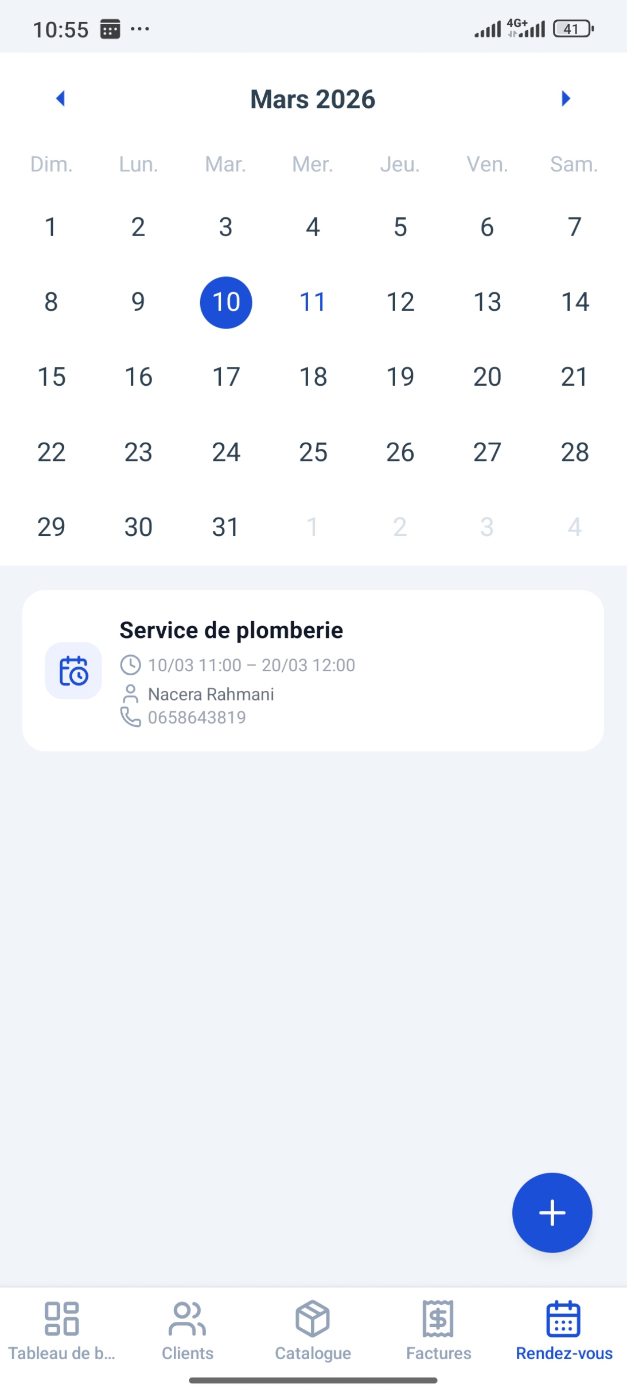 M3allem Pro: Scheduling calendar: monthly appointment view with linked client details and service duration for each job.